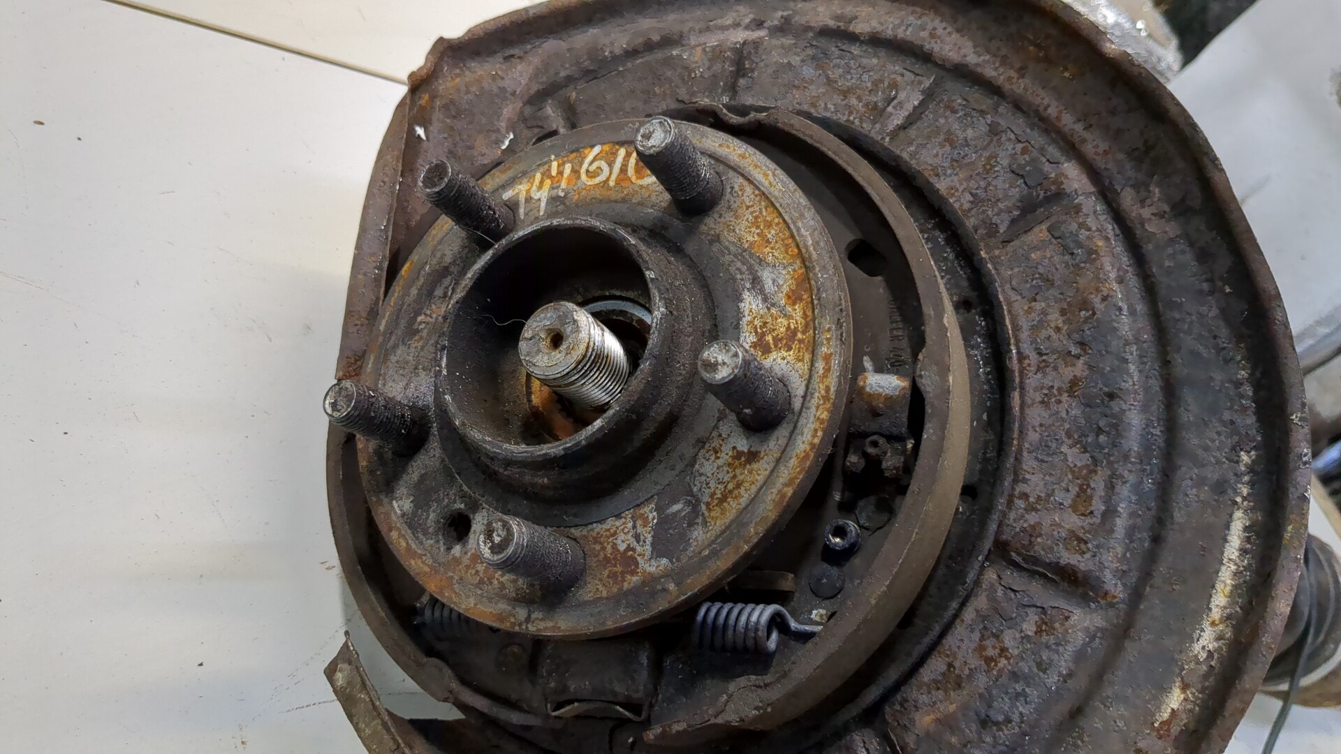 Кулак поворотный задний левый