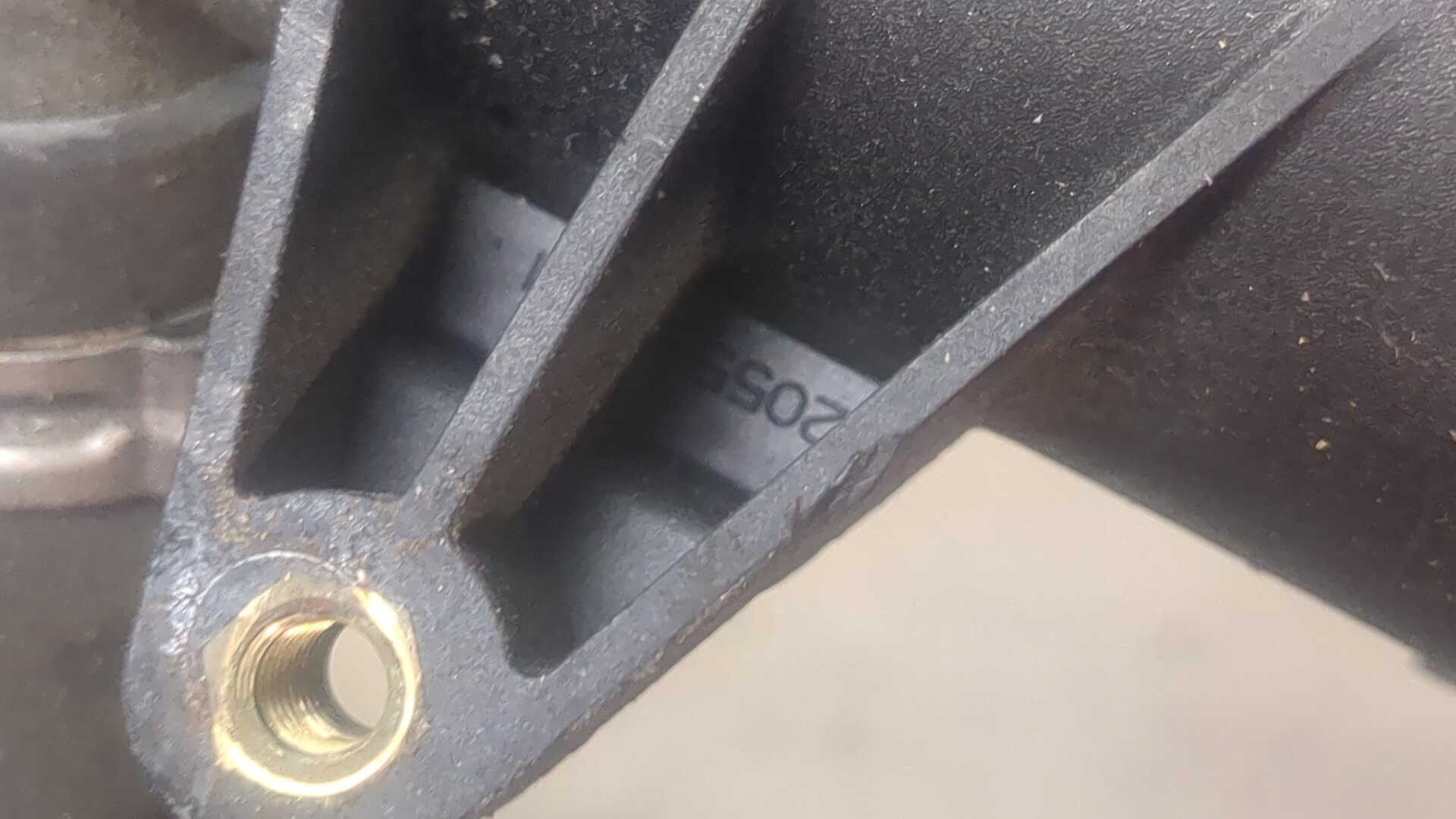 Маслозаливная горловина