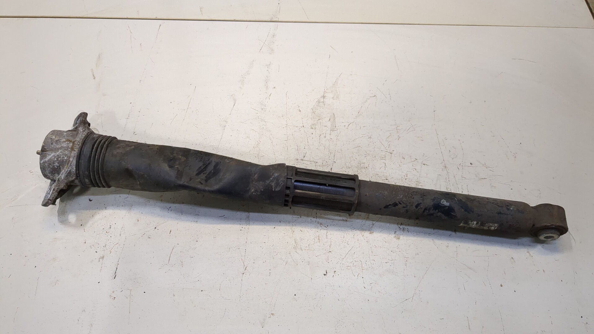 Амортизатор задний (стойка)