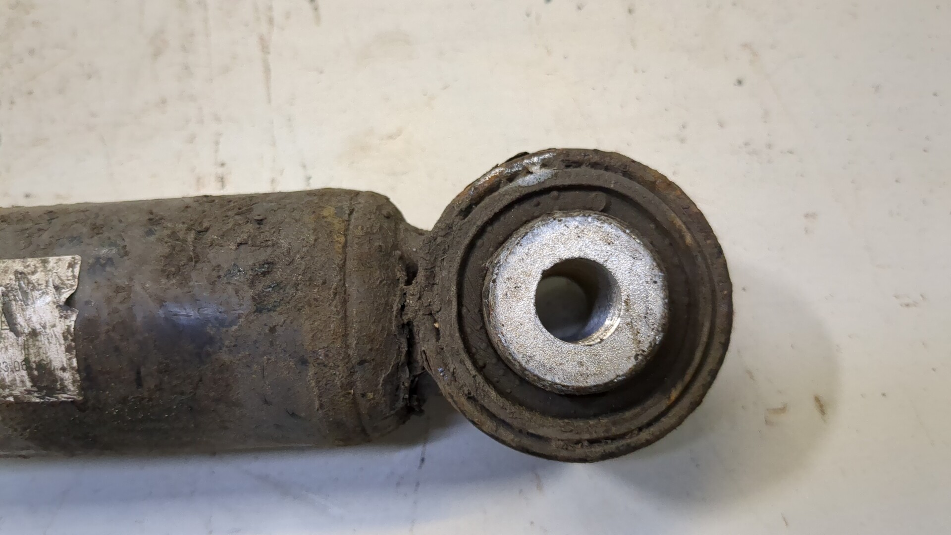 Амортизатор задний (стойка)