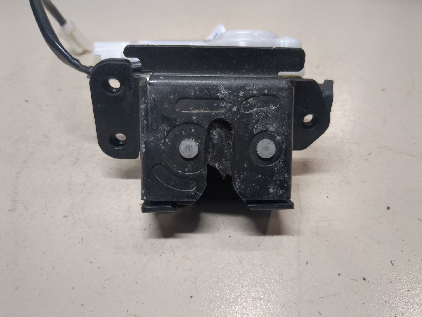 Замок багажника