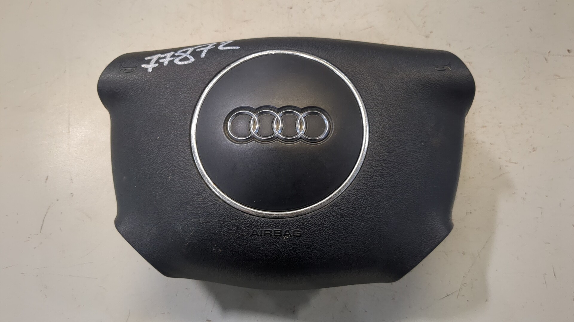 Подушка безопасности в рулевое колесо