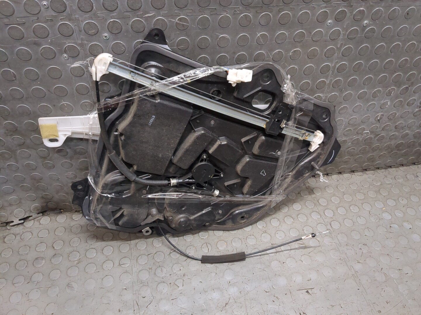 Стеклоподъемник электр. задний левый