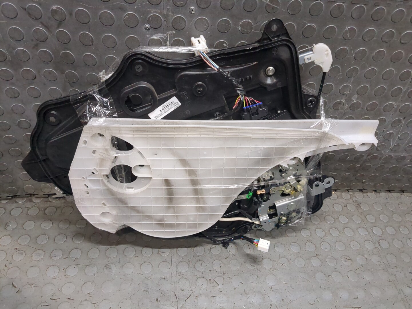 Стеклоподъемник электр. задний левый