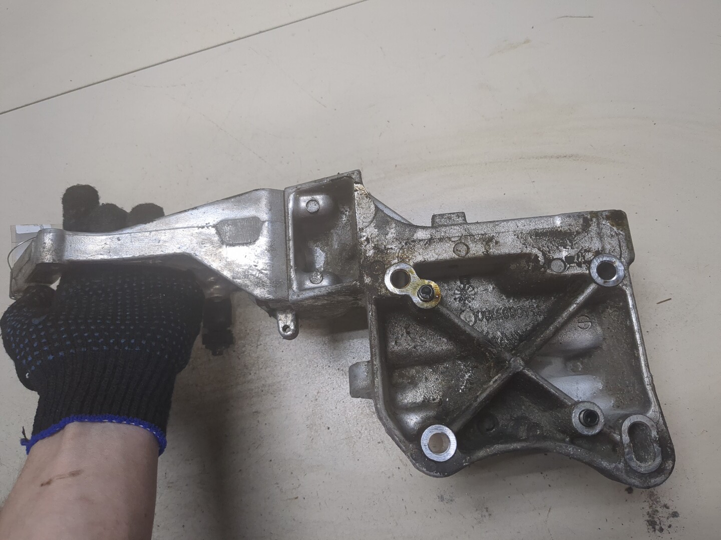 Кронштейн генератора