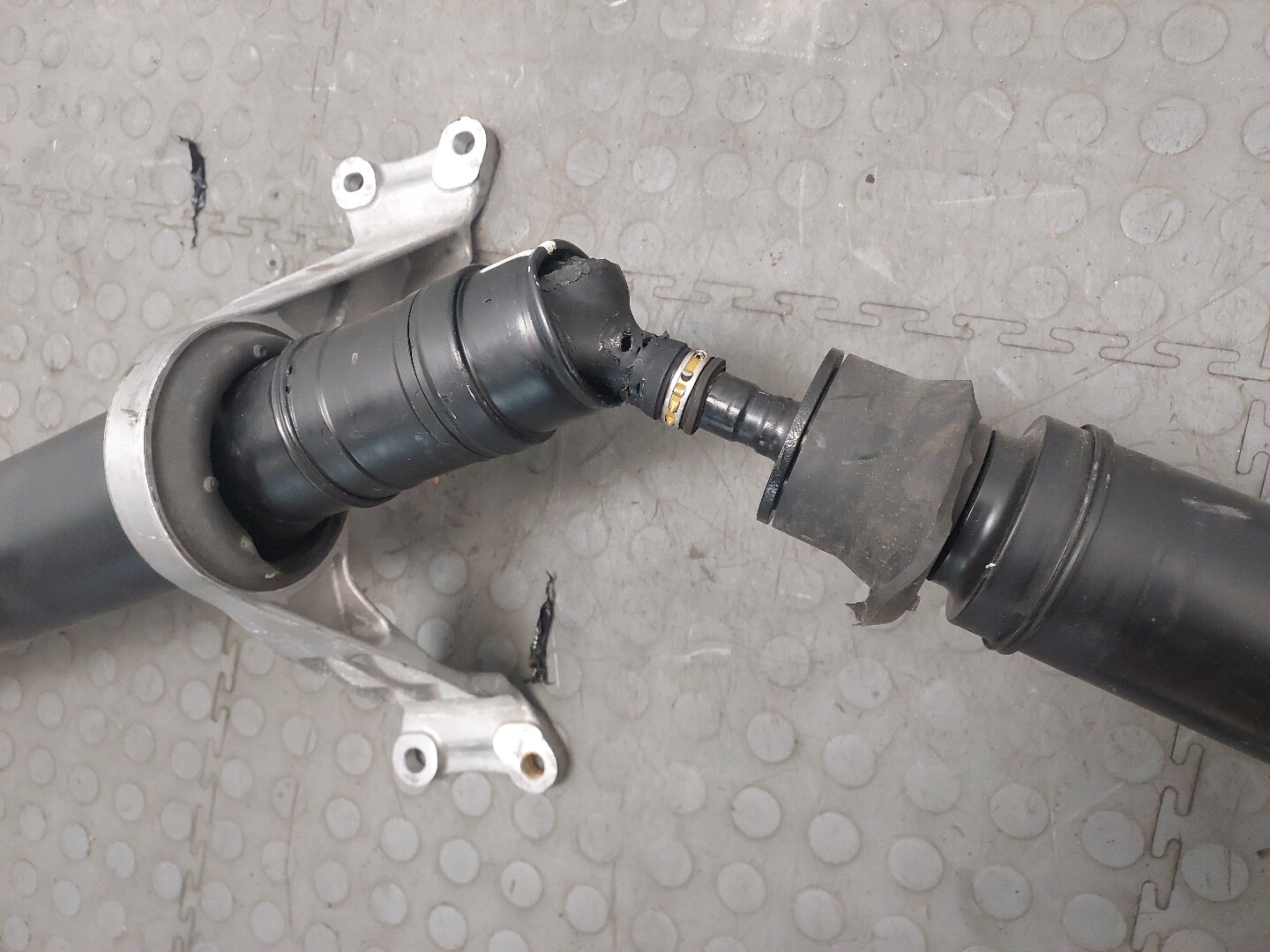 Вал карданный задний