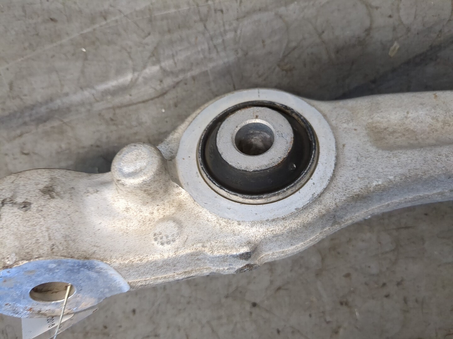 Рычаг передний правый