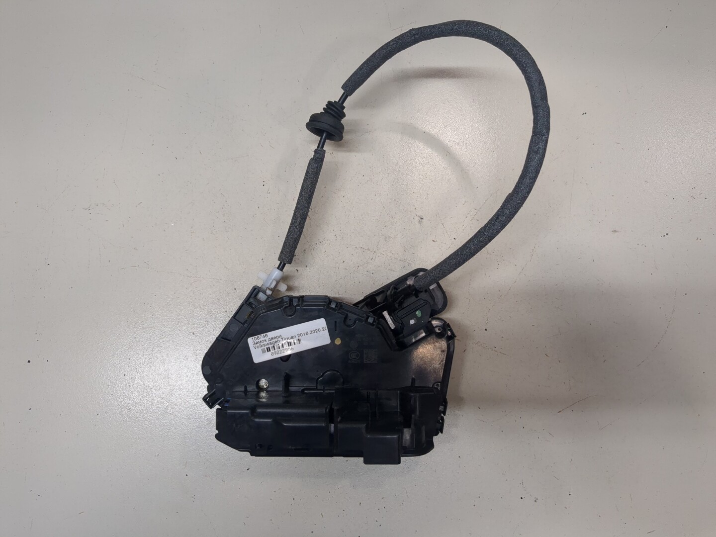 Замок двери задней левой