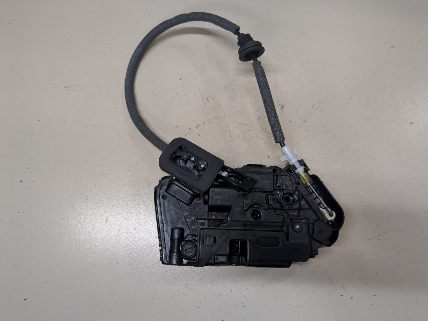 Замок двери задней левой