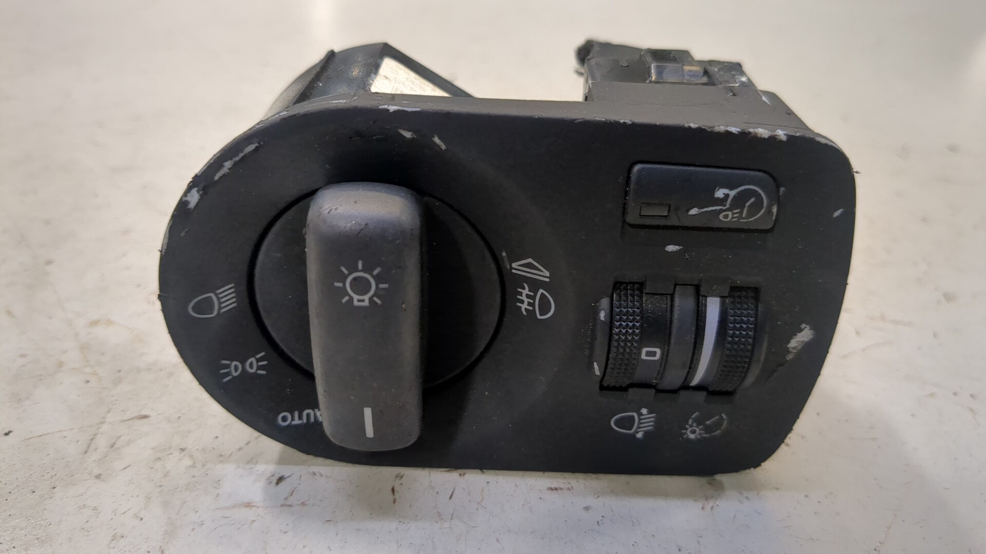 Переключатель света фар