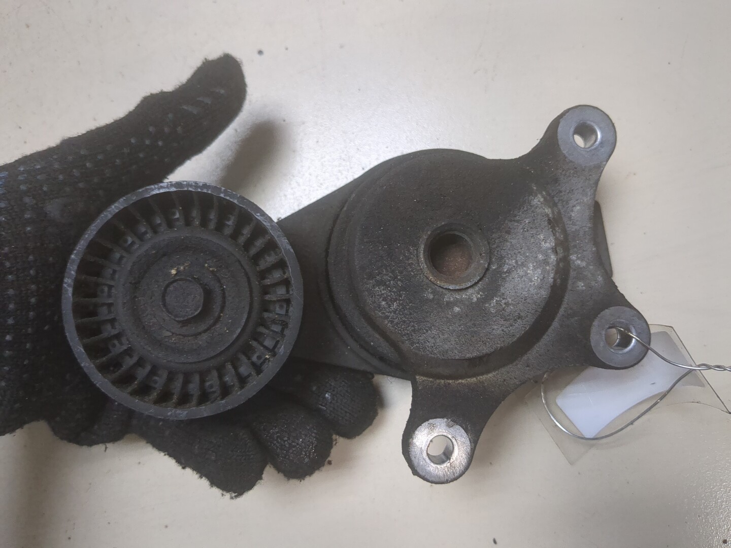 Натяжитель ремня