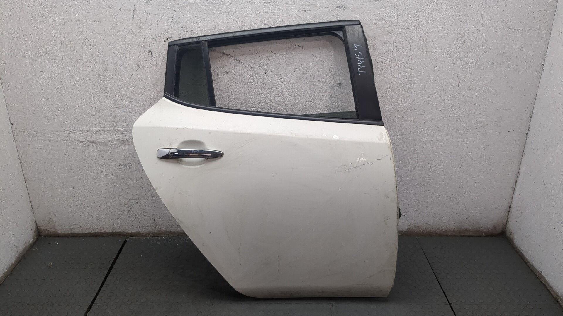 Дверь задняя правая