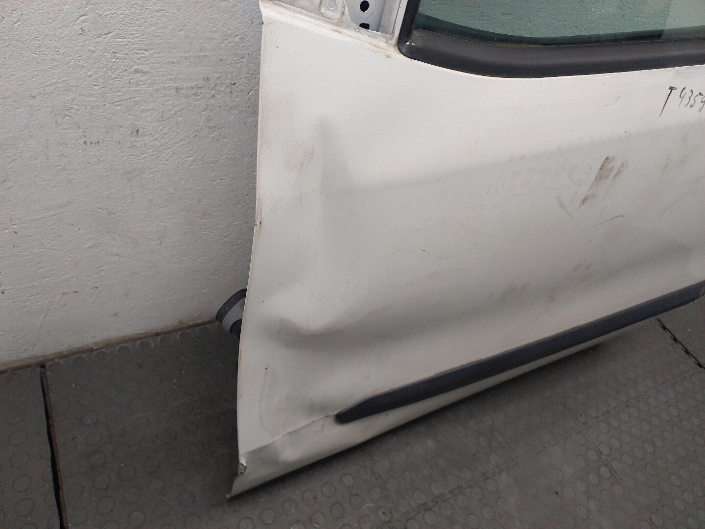 Дверь передняя левая