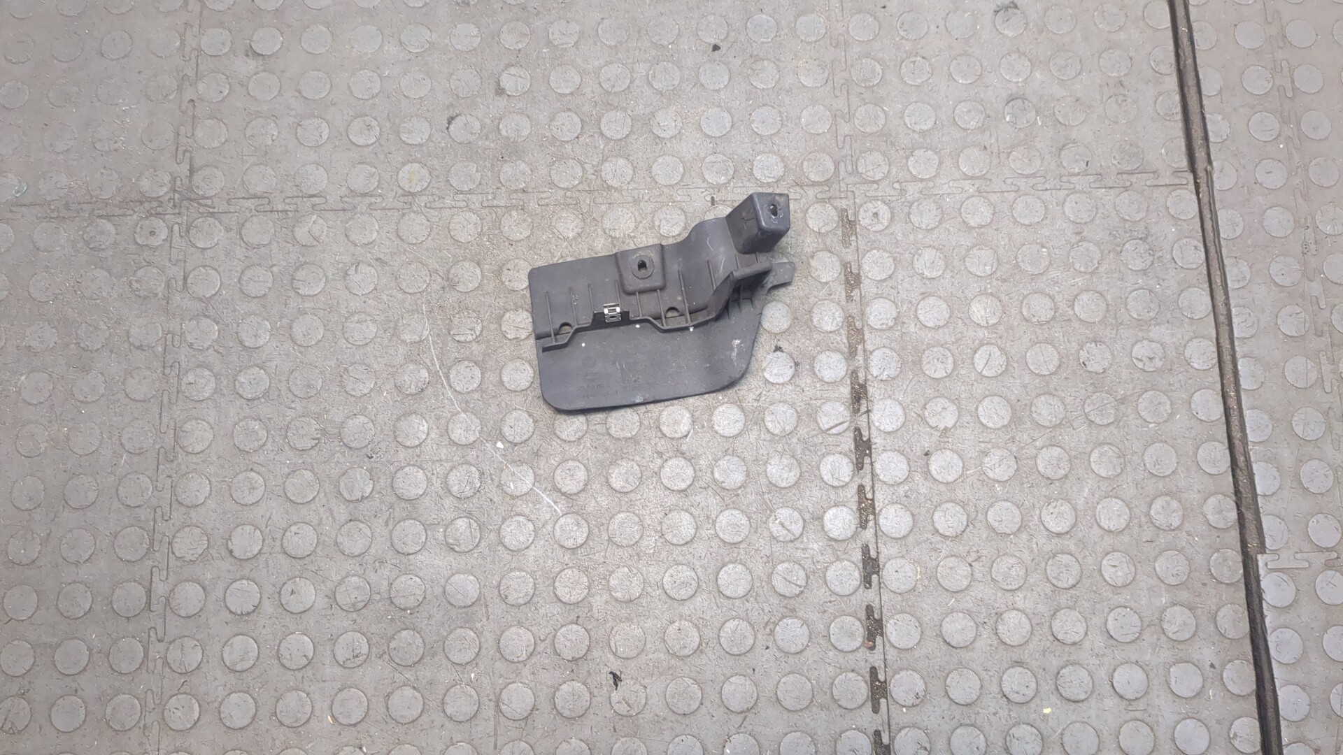 Брызговик задний левый