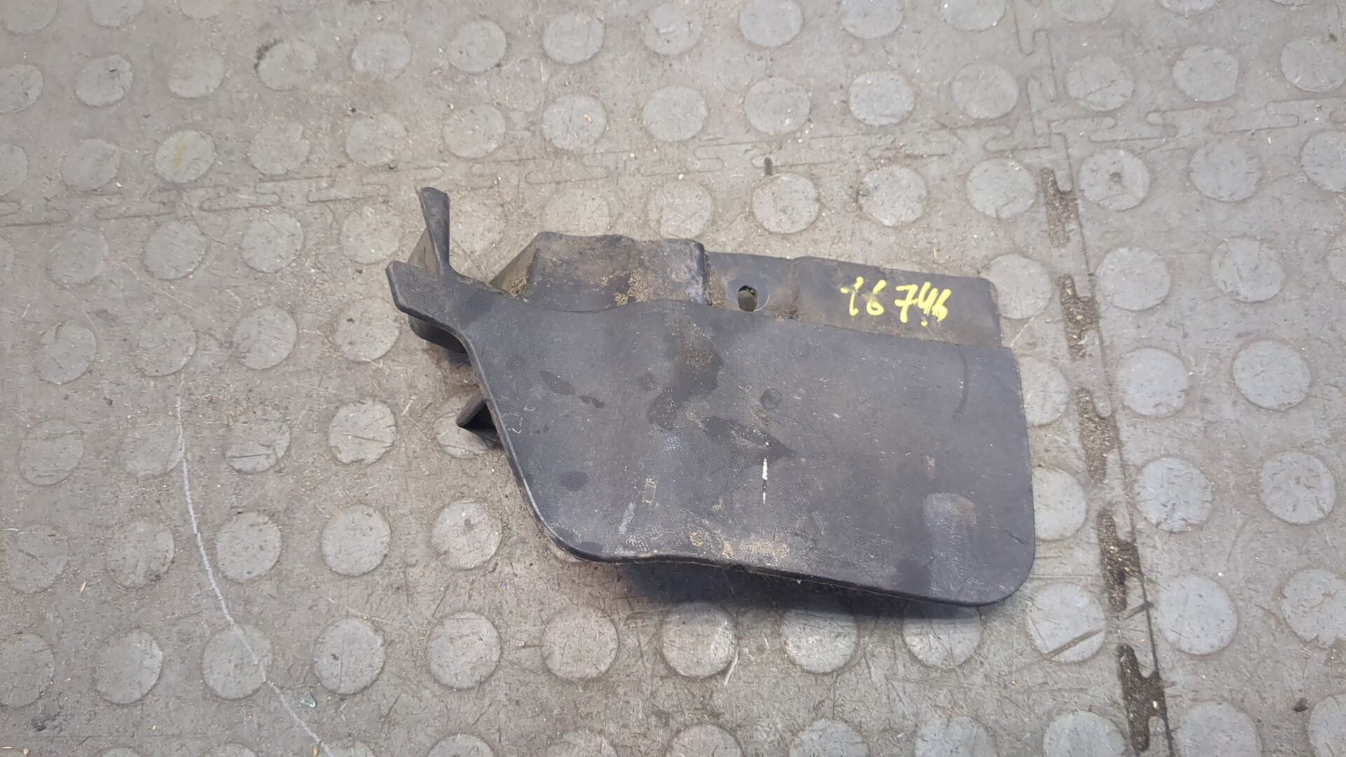 Брызговик задний левый