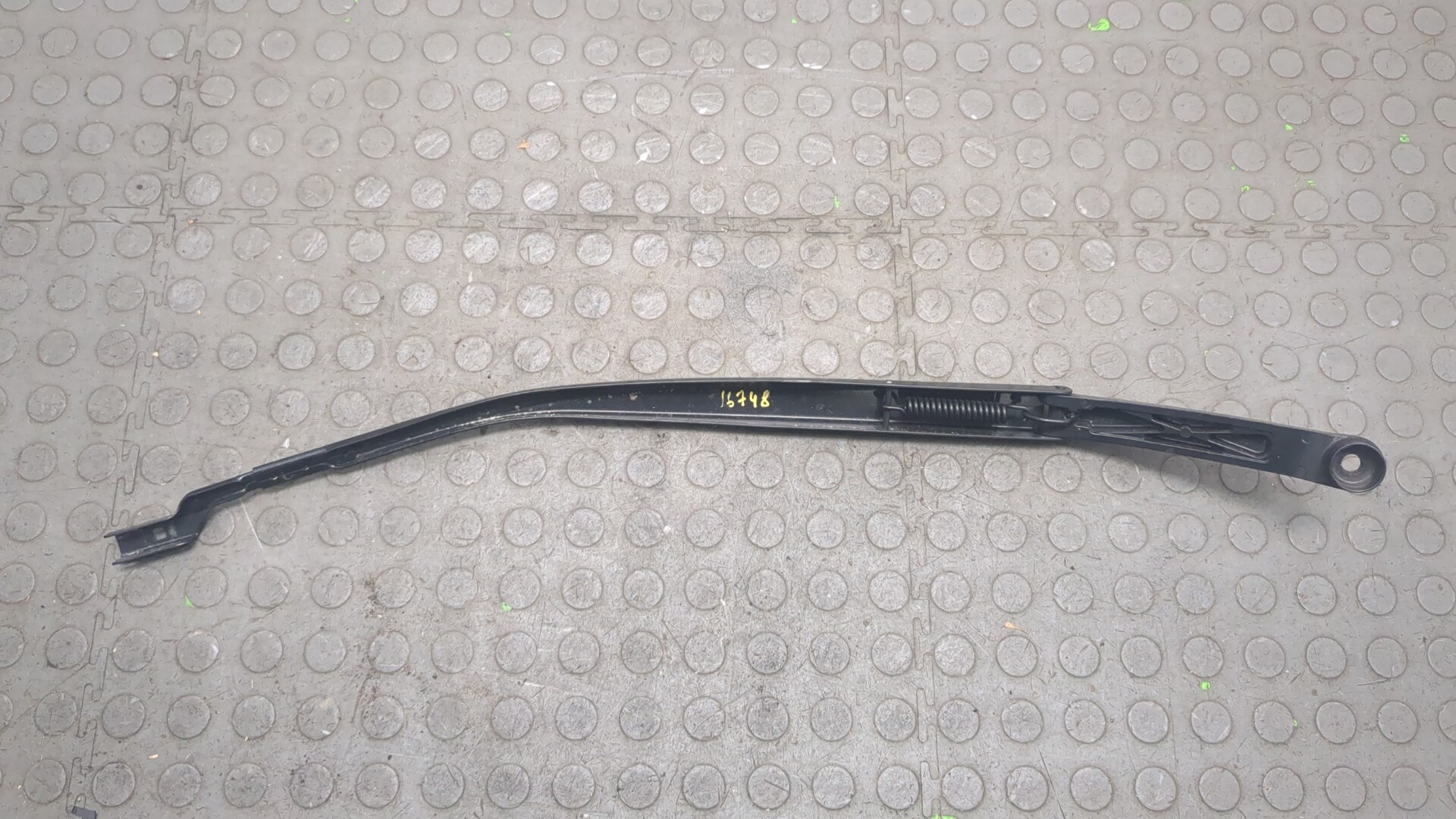 Поводок стеклоочистителя передний правый