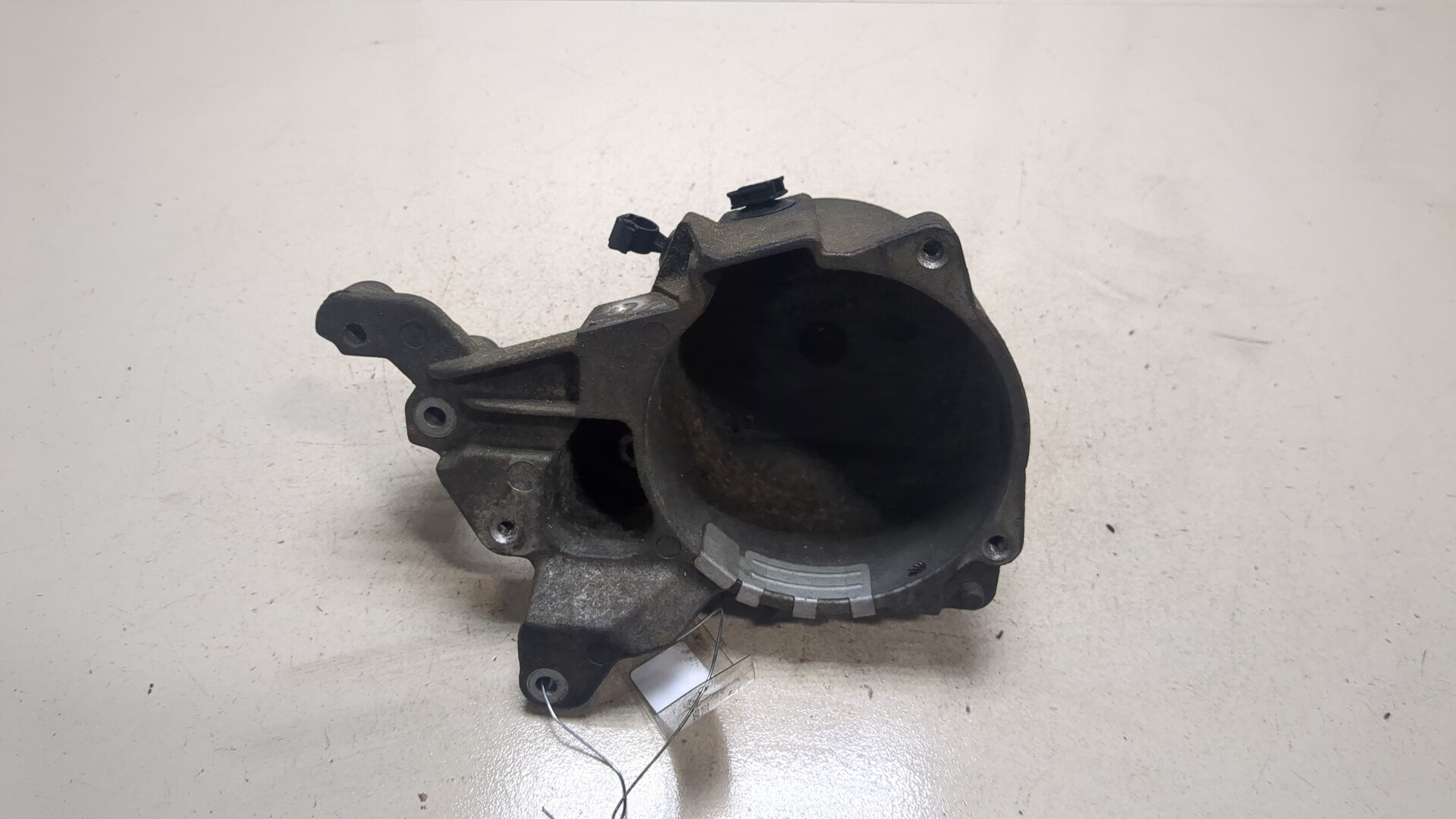 Кронштейн топливного фильтра