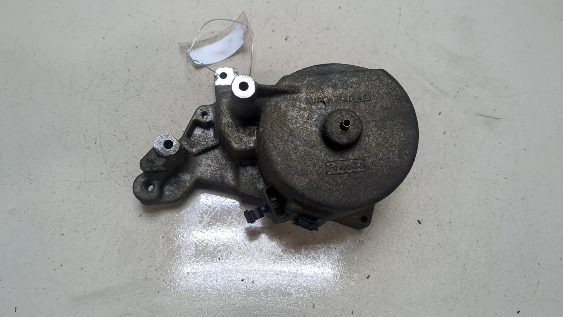 Кронштейн топливного фильтра