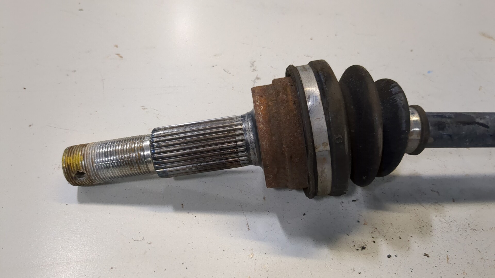 Полуось задняя левая