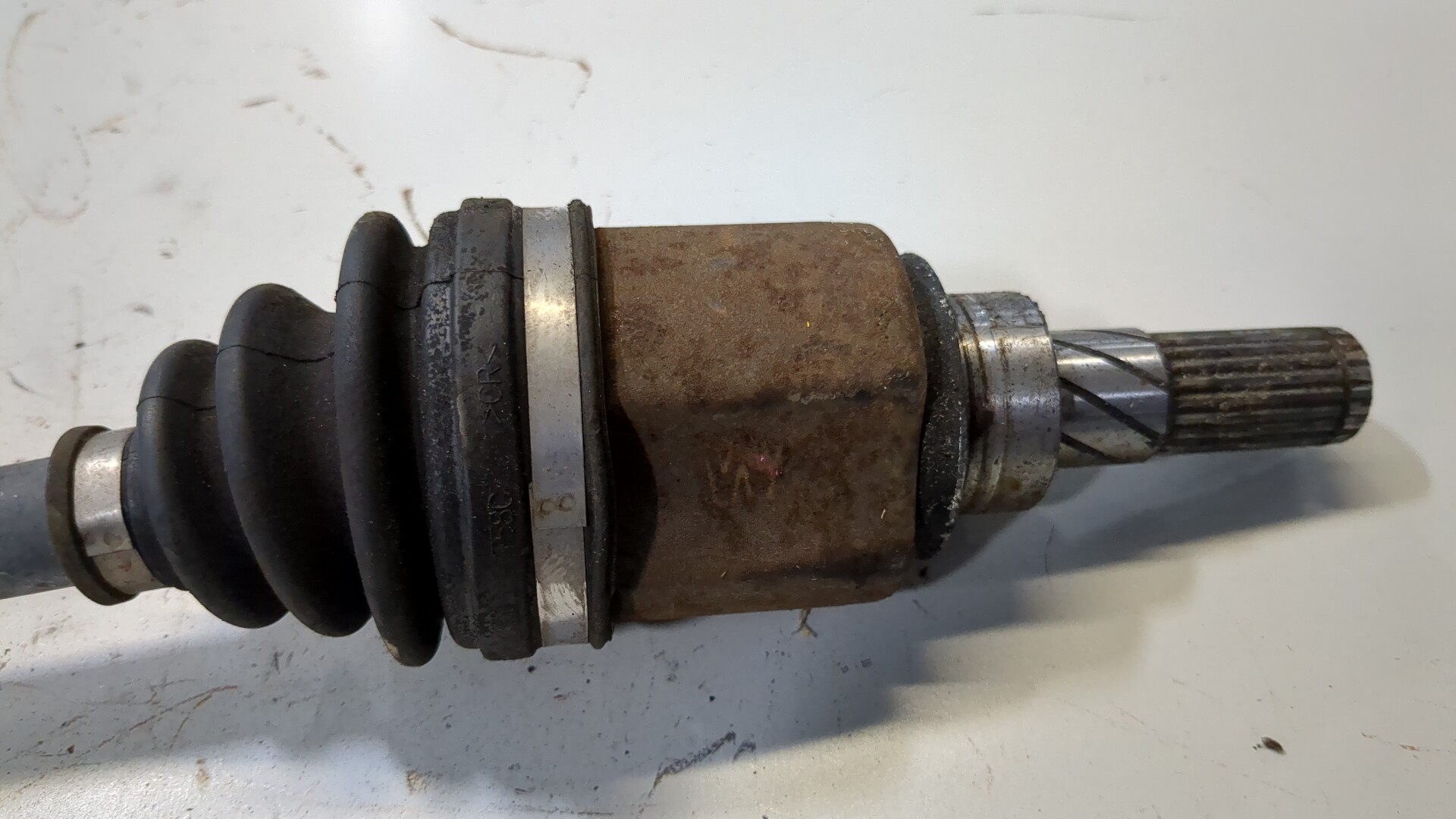 Полуось задняя левая