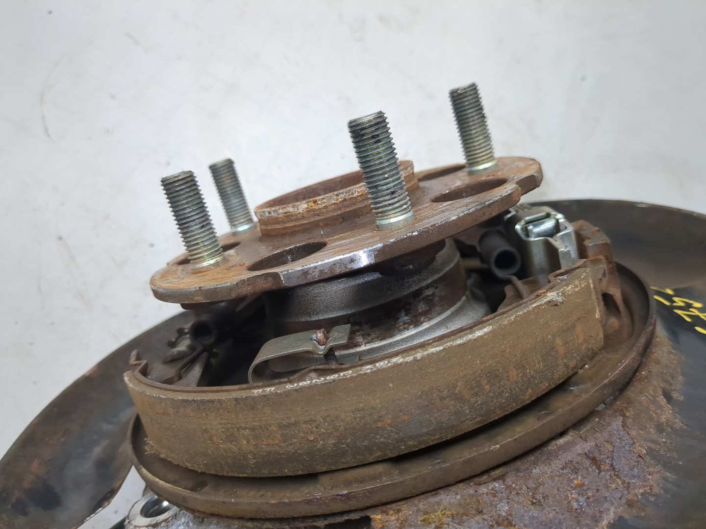 Кулак поворотный задний правый