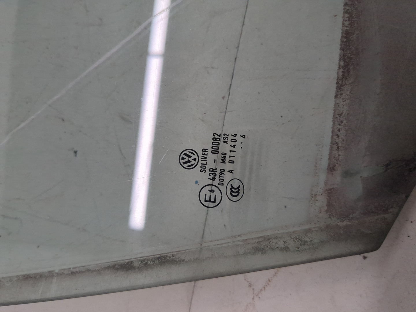 Стекло двери передней правой