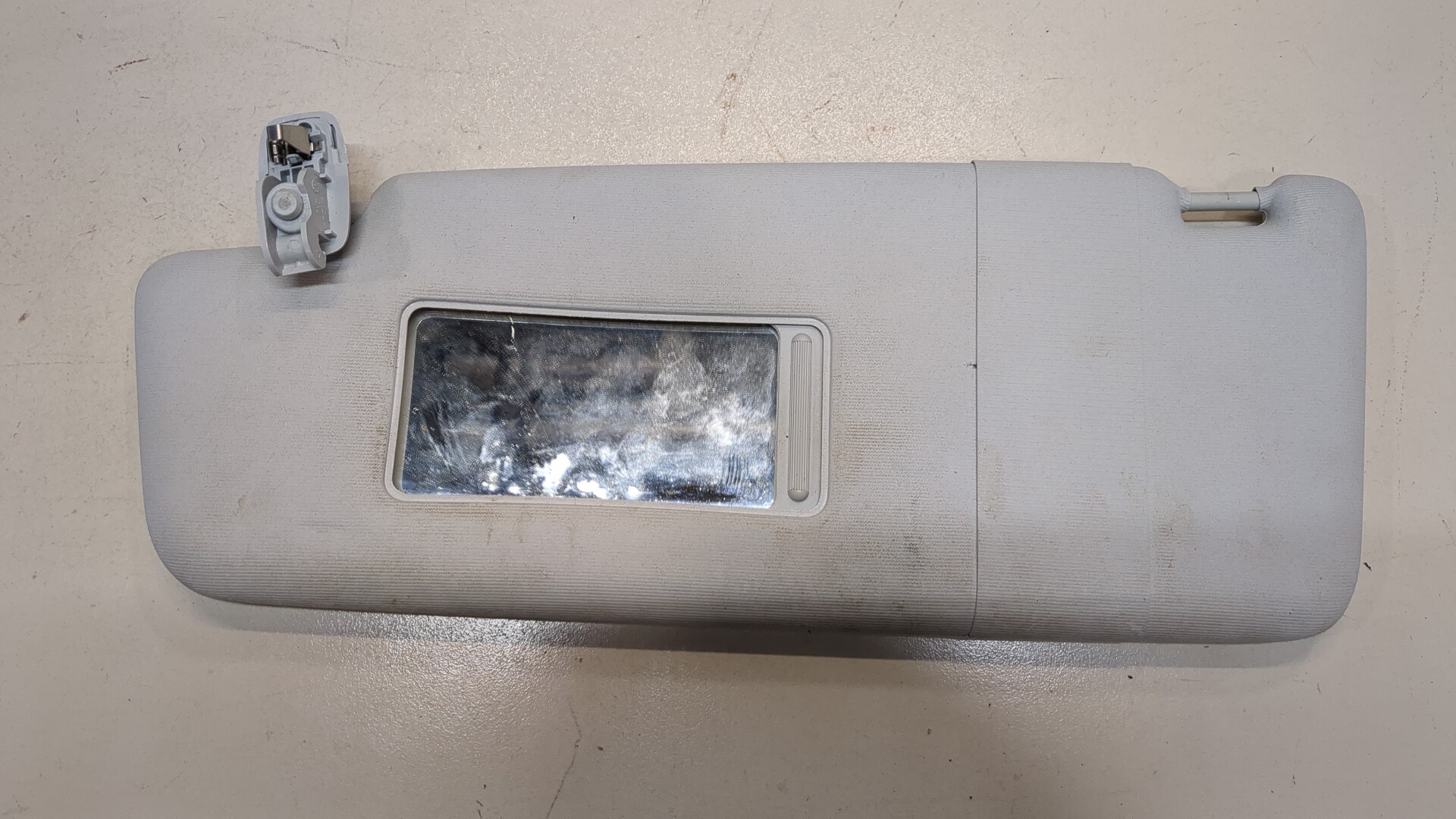 Козырек солнцезащитный