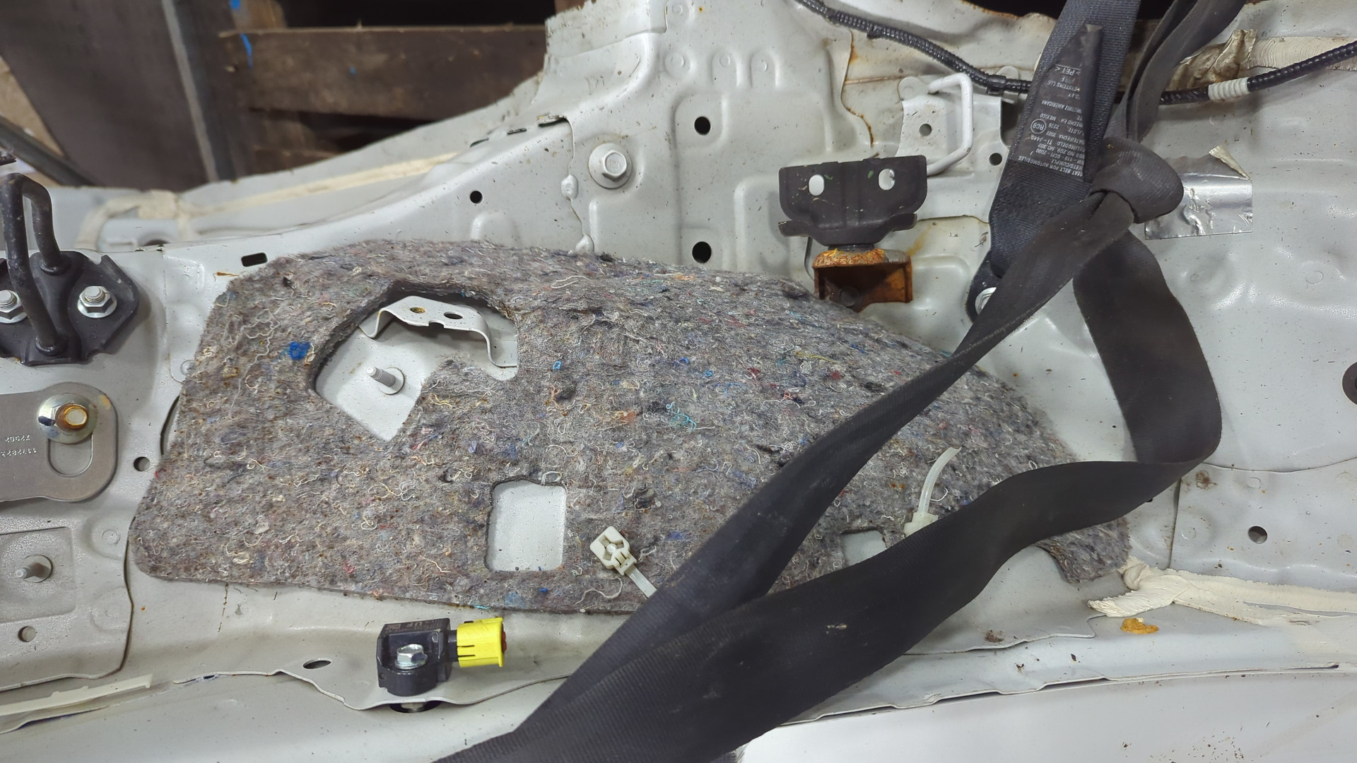 Кузовной элемент