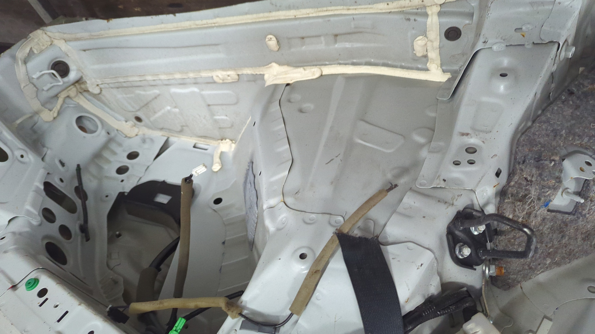 Кузовной элемент