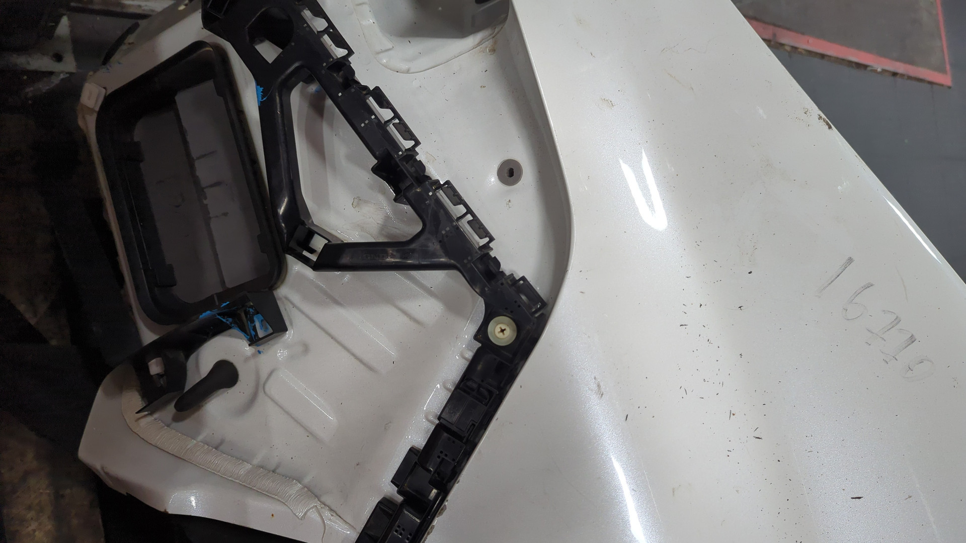 Кузовной элемент