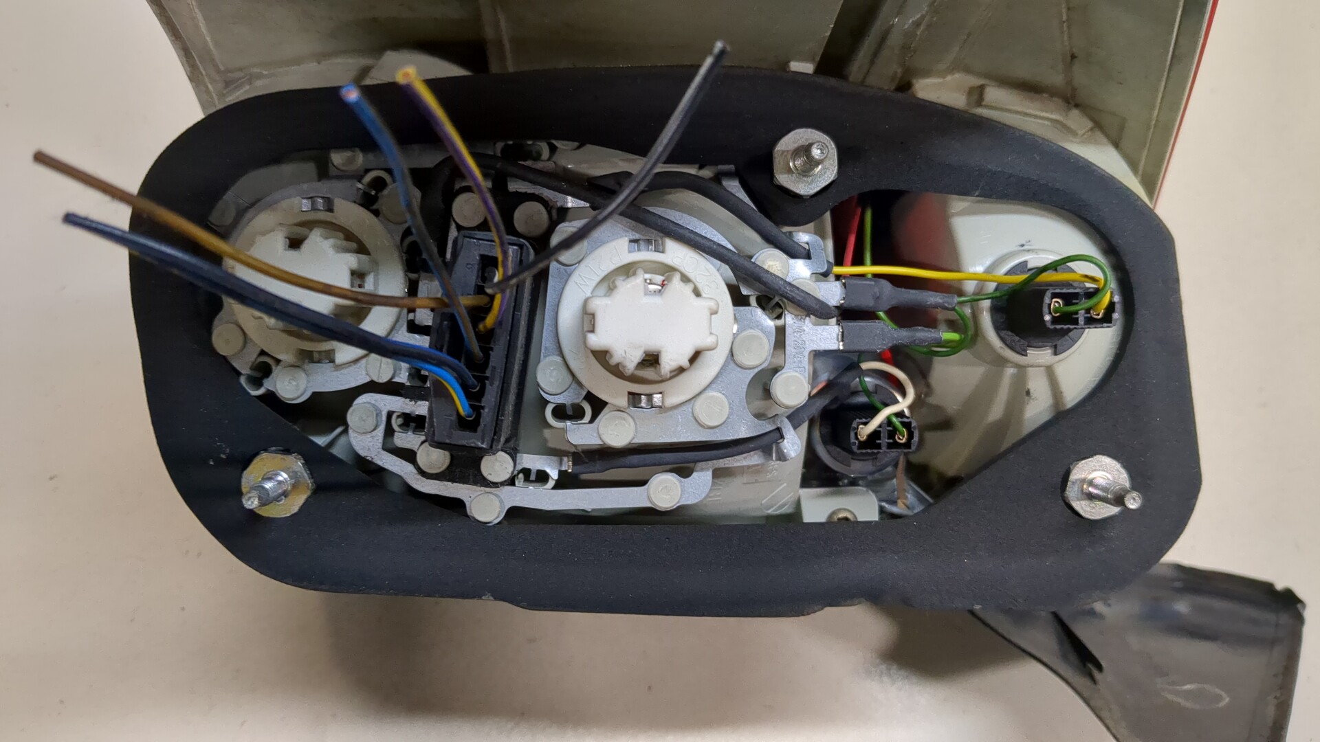 Фонарь задний правый