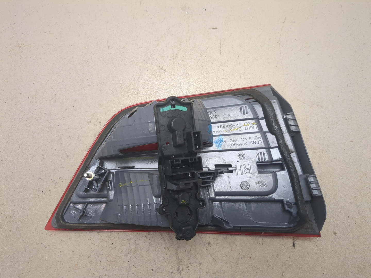 Фонарь задний внутренний правый