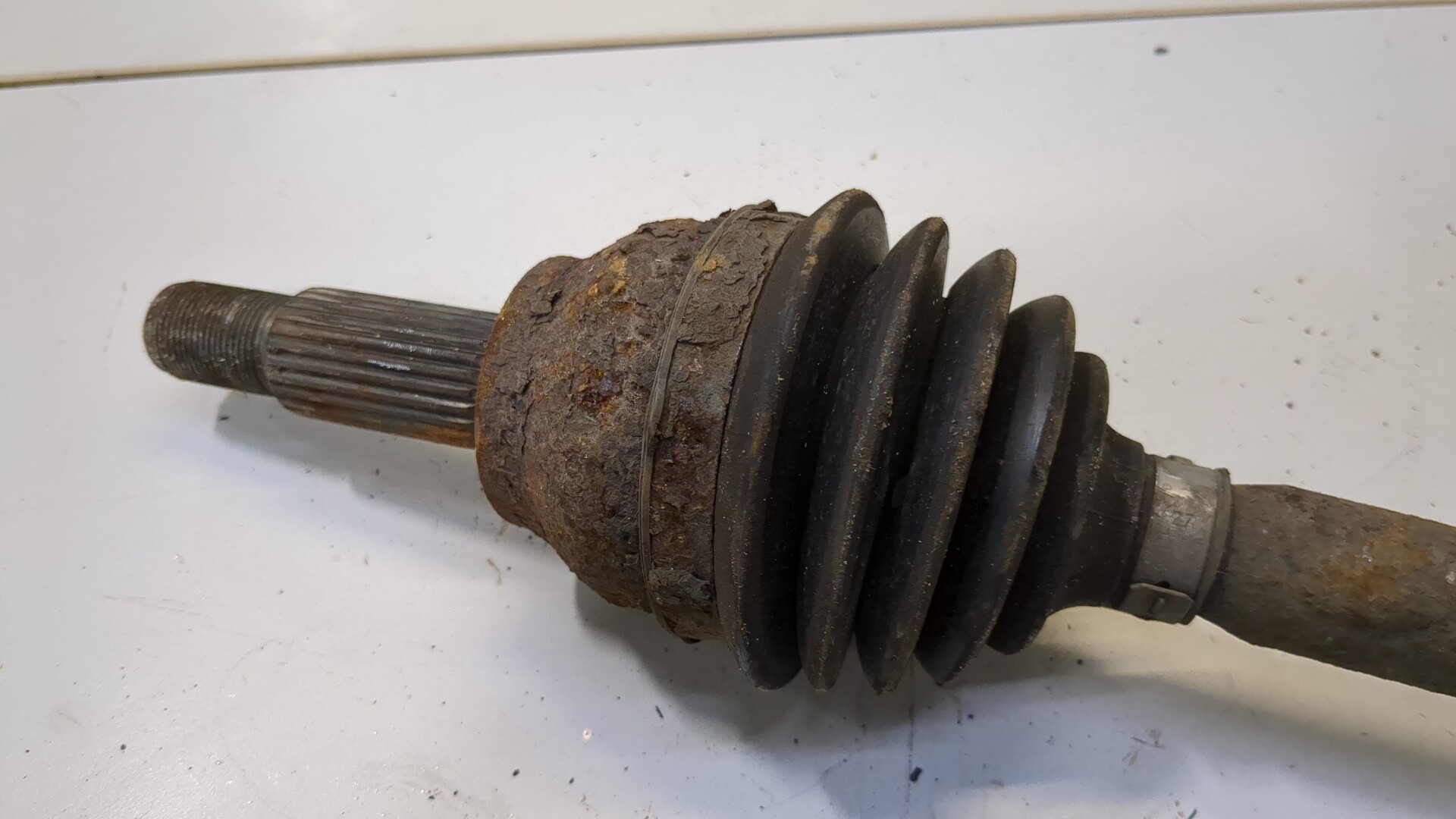 Полуось передняя правая