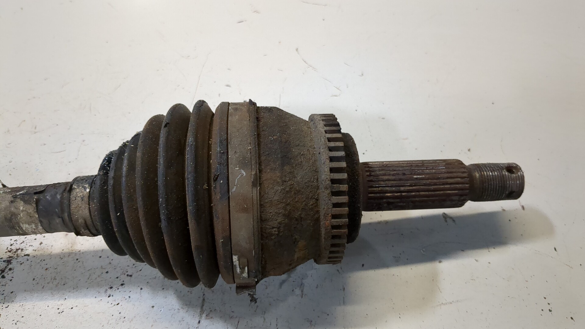 Полуось передняя левая