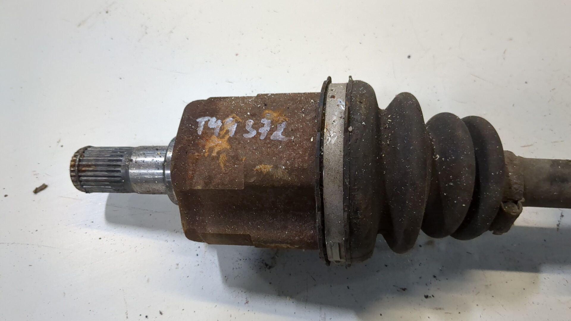 Полуось передняя левая