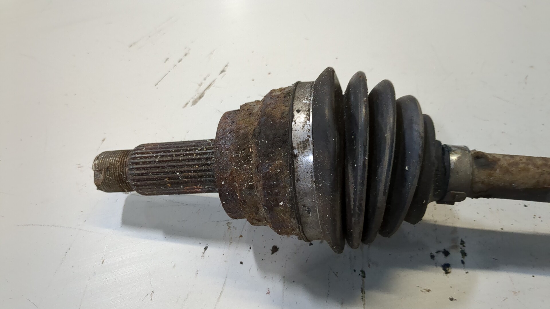 Полуось передняя левая