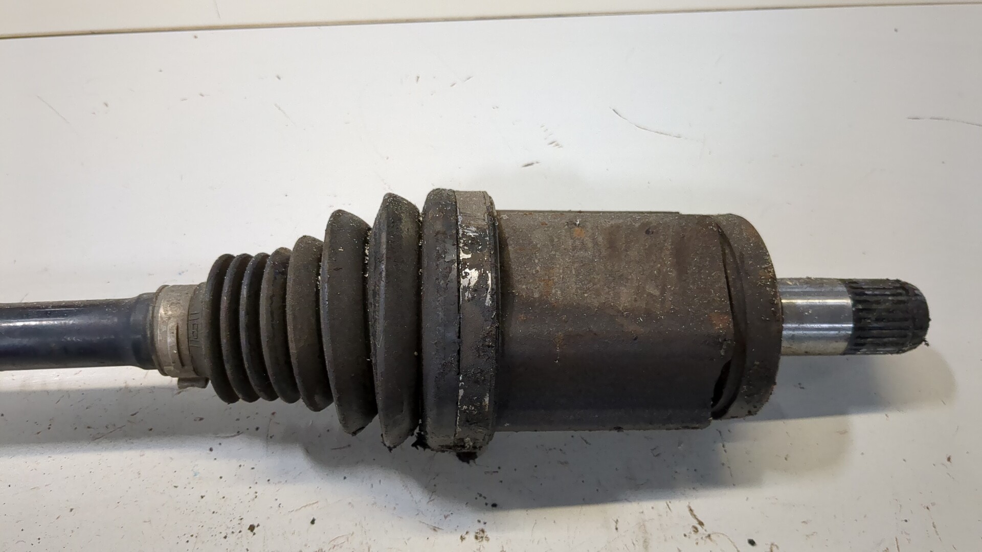 Полуось передняя левая