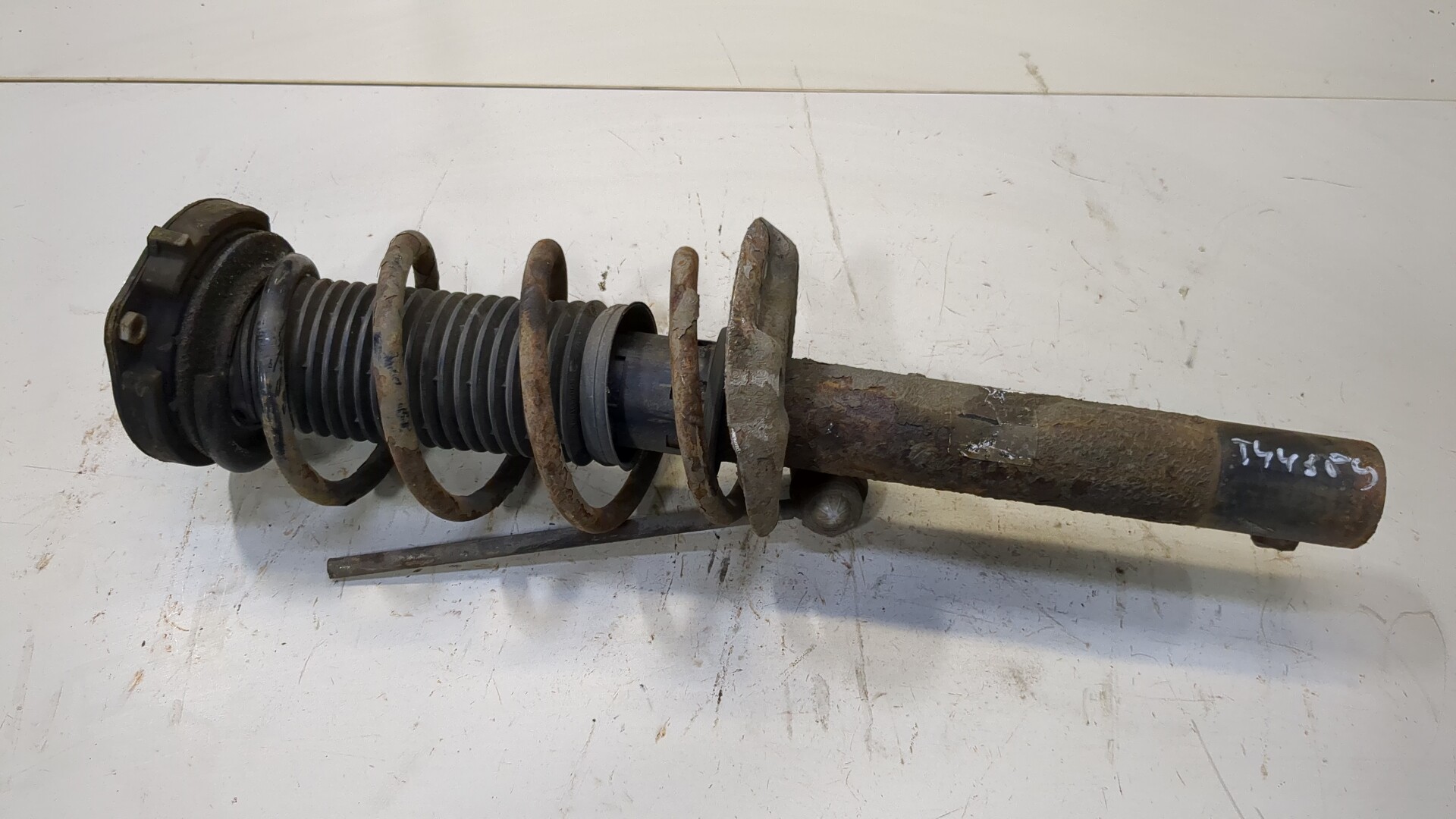 Амортизатор передний