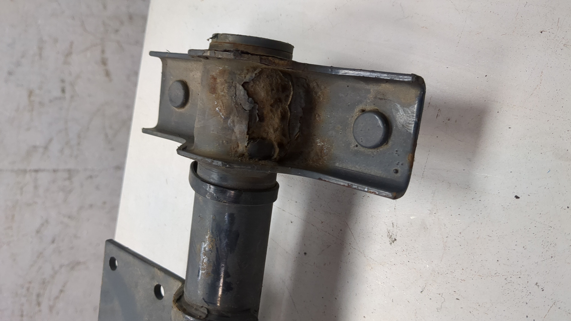 Кронштейн крепления крыла