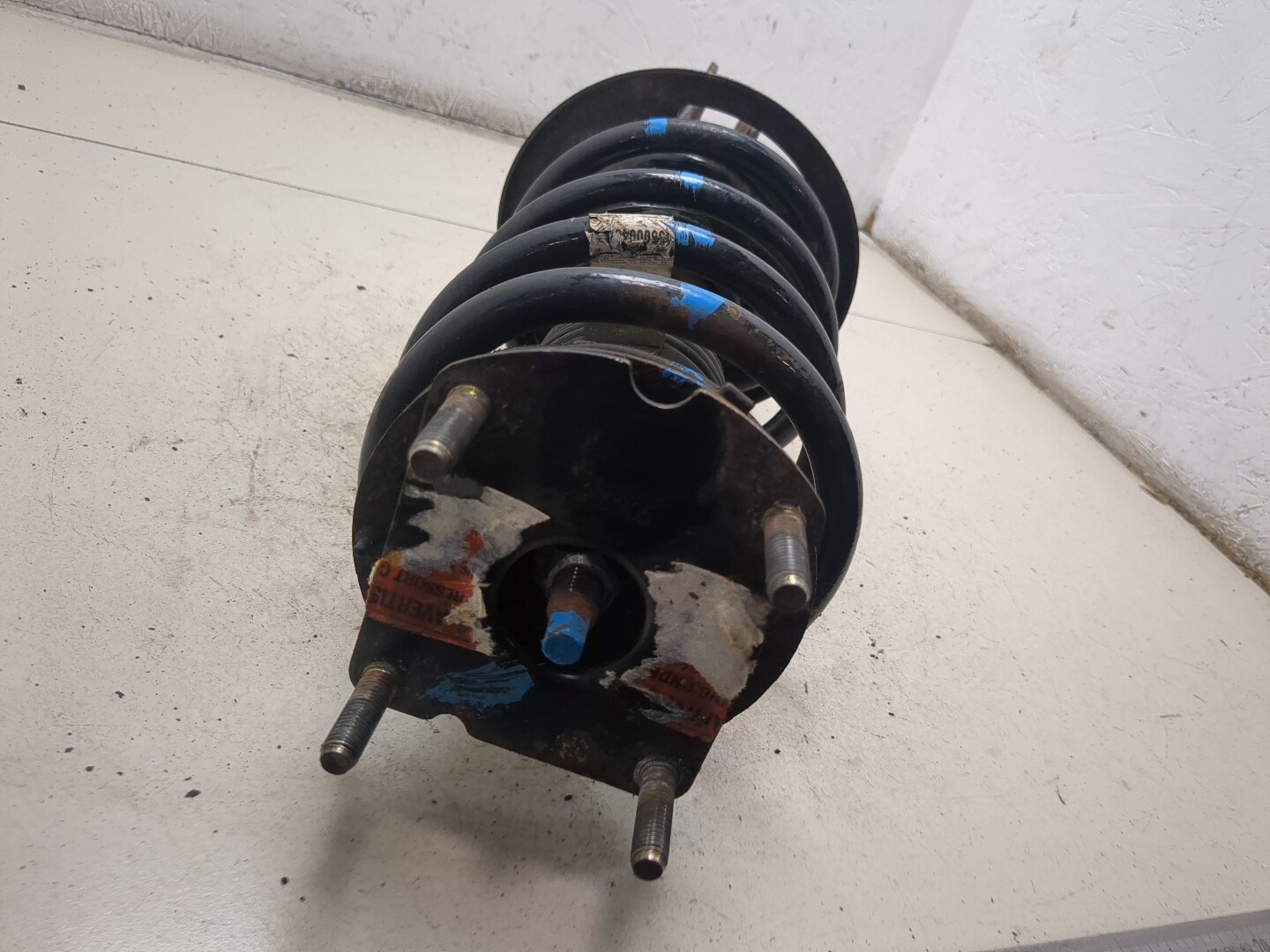 Амортизатор передний правый