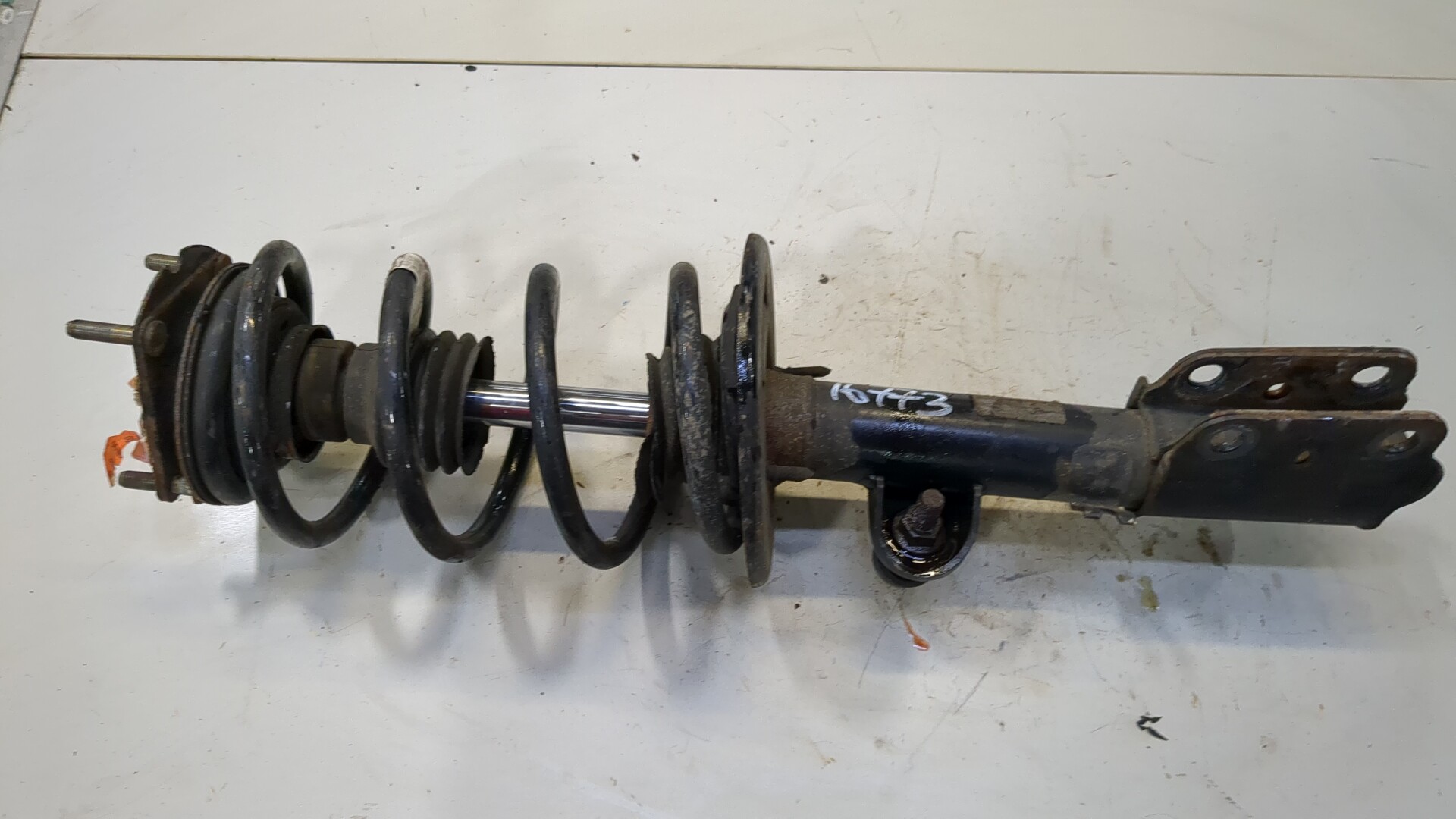 Амортизатор передний правый