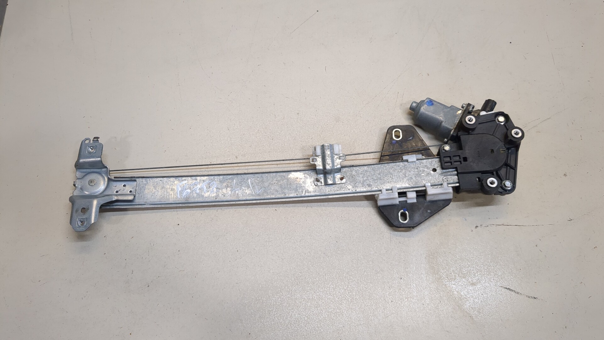 Стеклоподъемник электр. передний левый