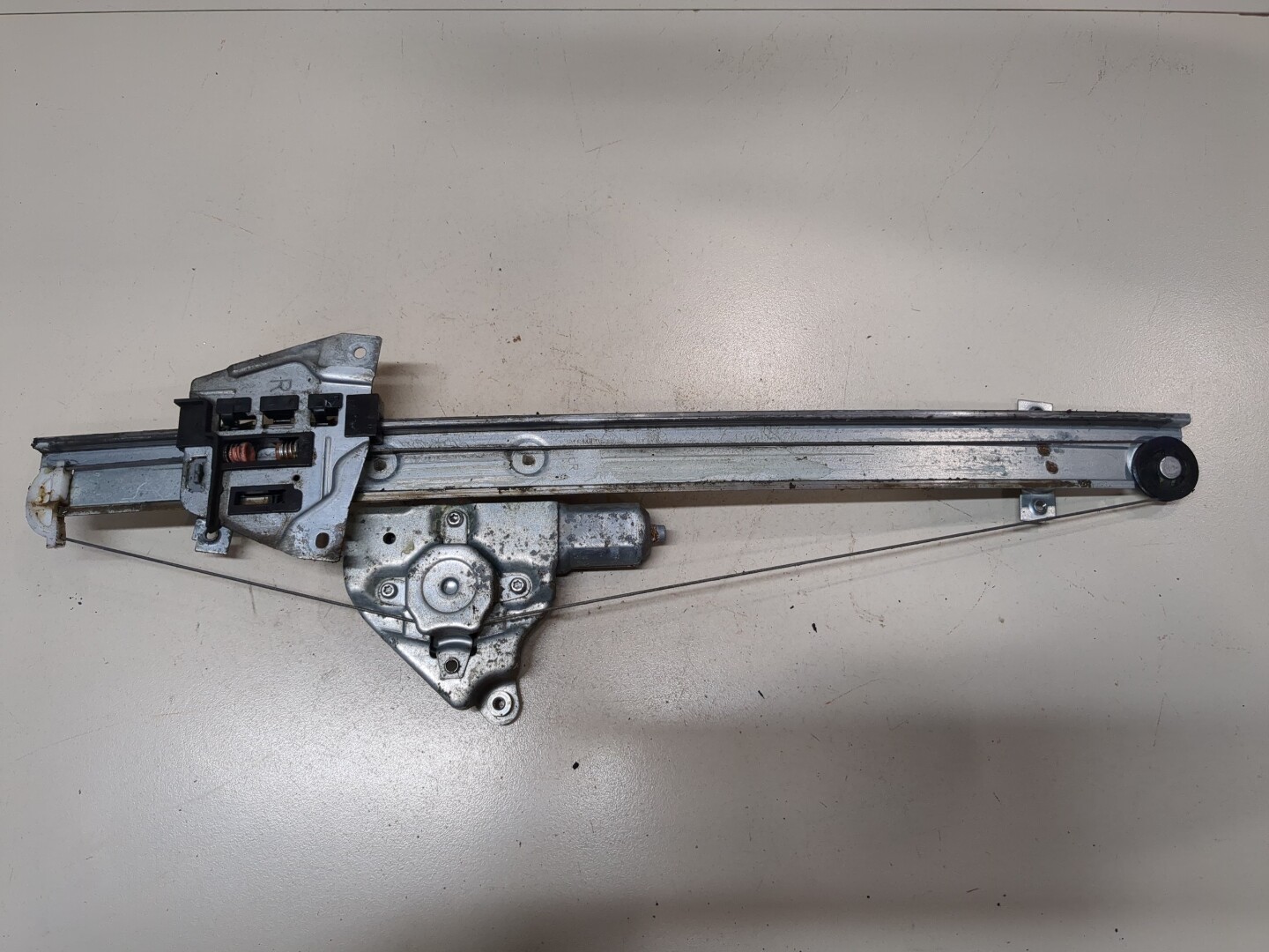 Стеклоподъемник электр. передний правый