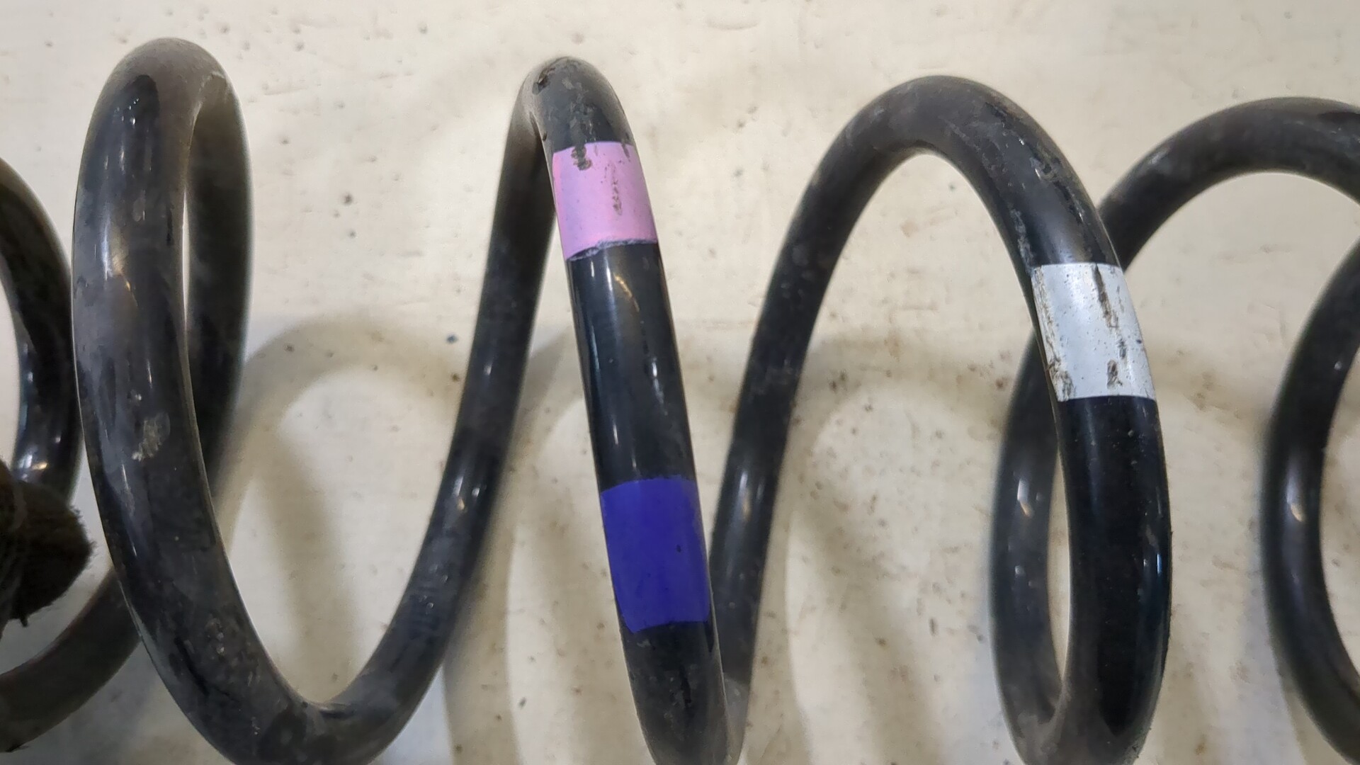 Пружина задняя