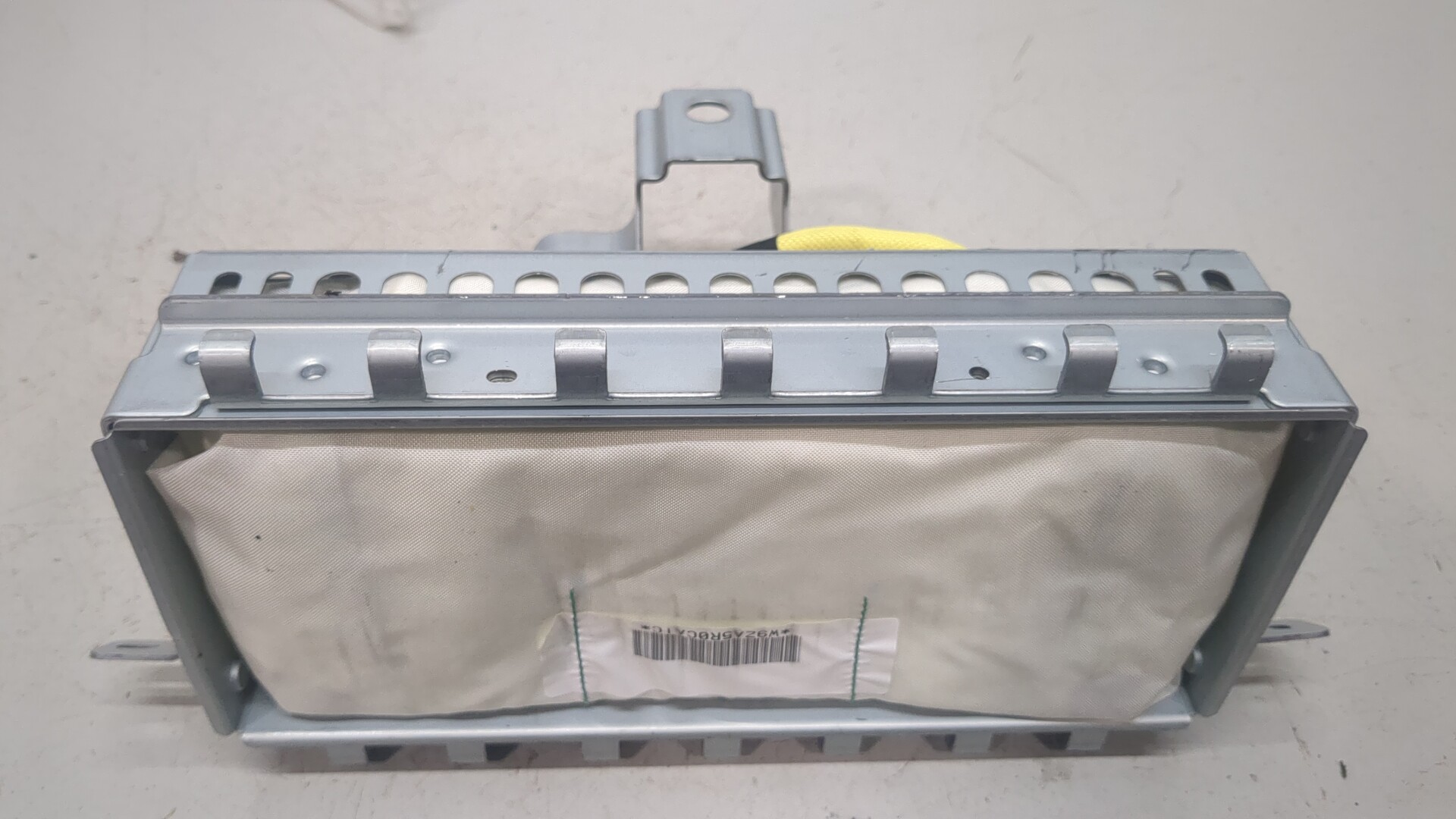 Подушка безопасности пассажирская (в торпедо)