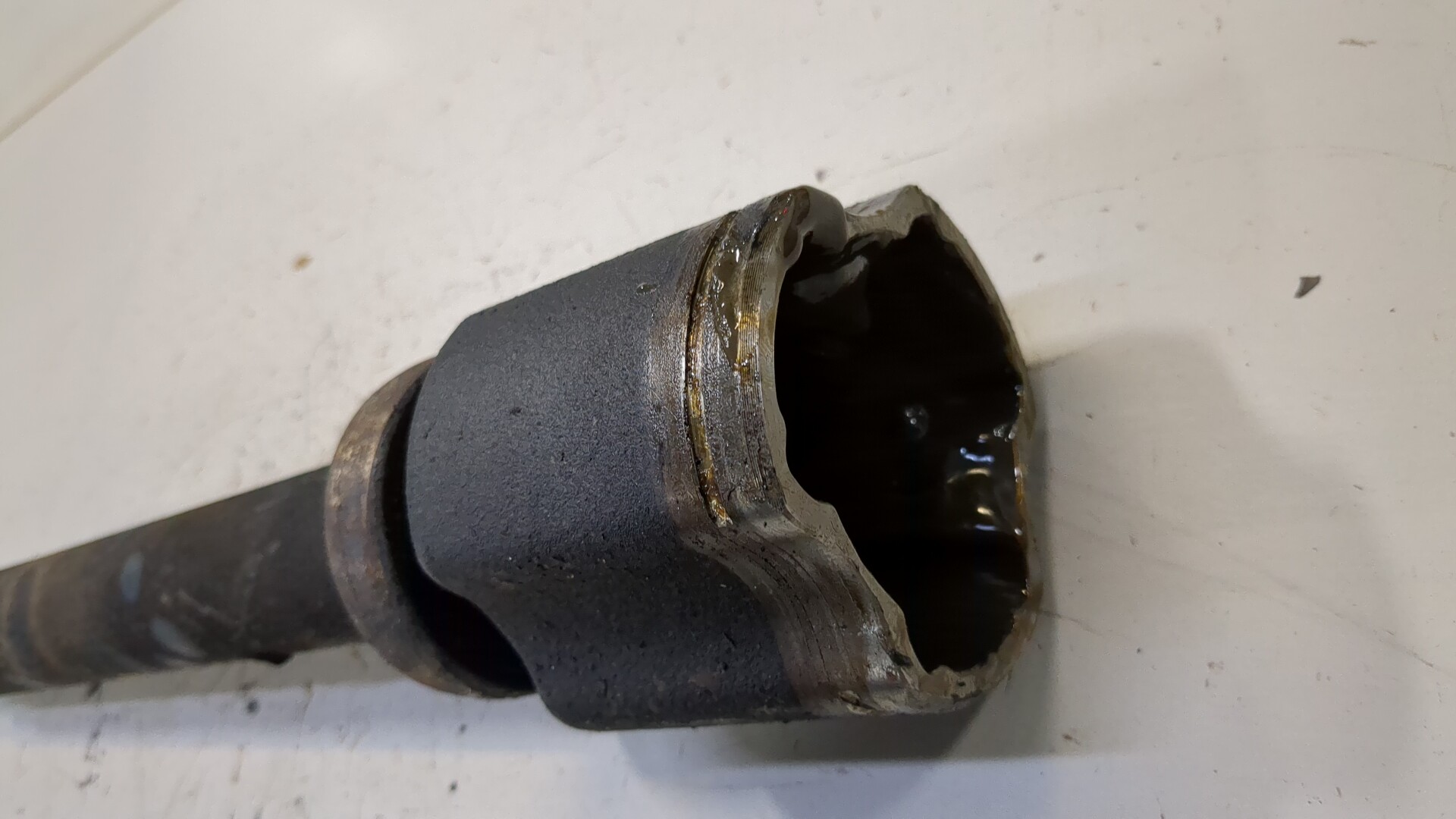 Полуось передняя правая