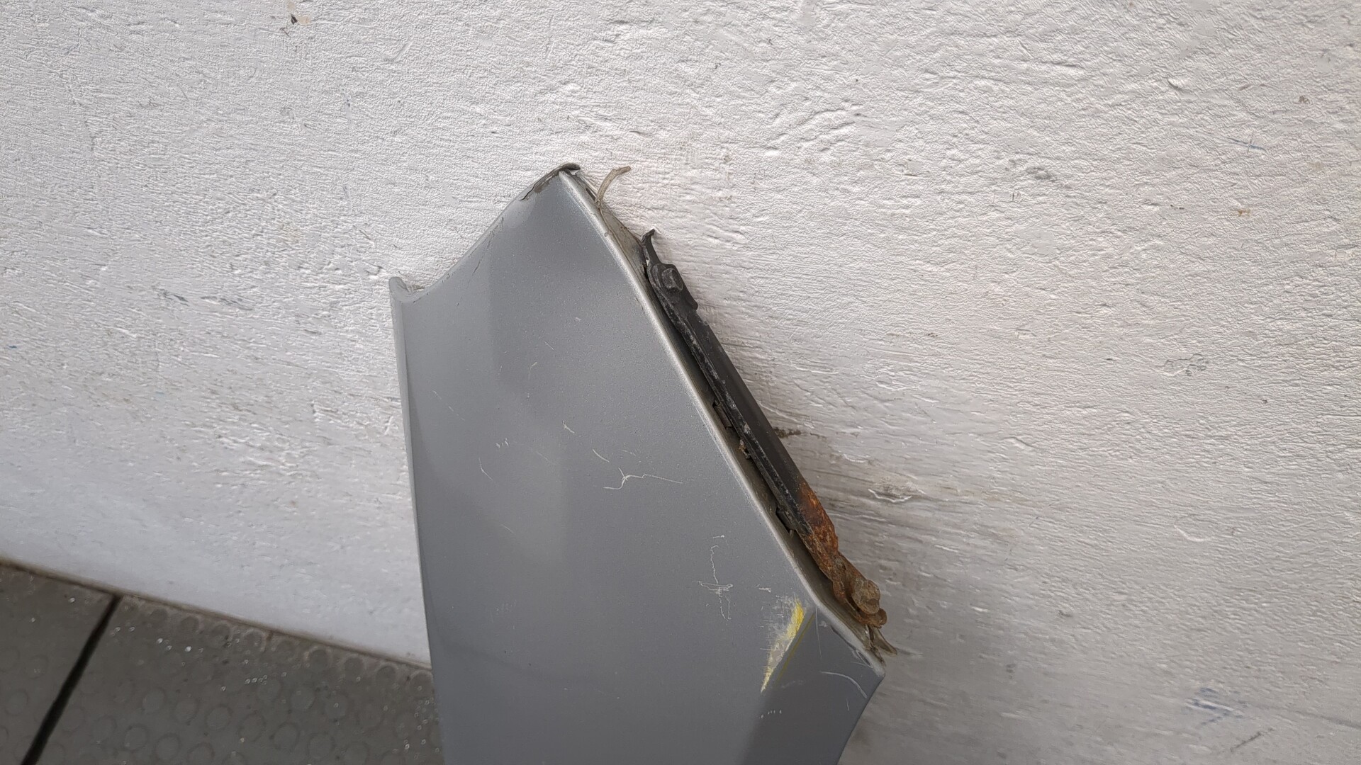 Крыло переднее правое