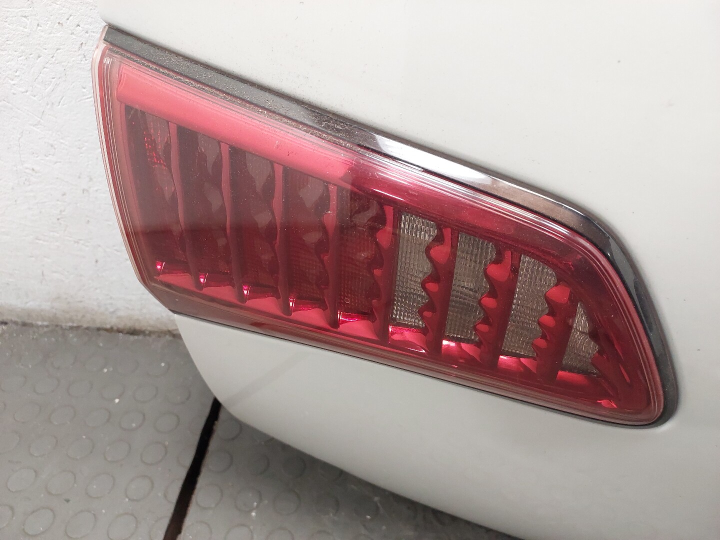 Дверь багажника