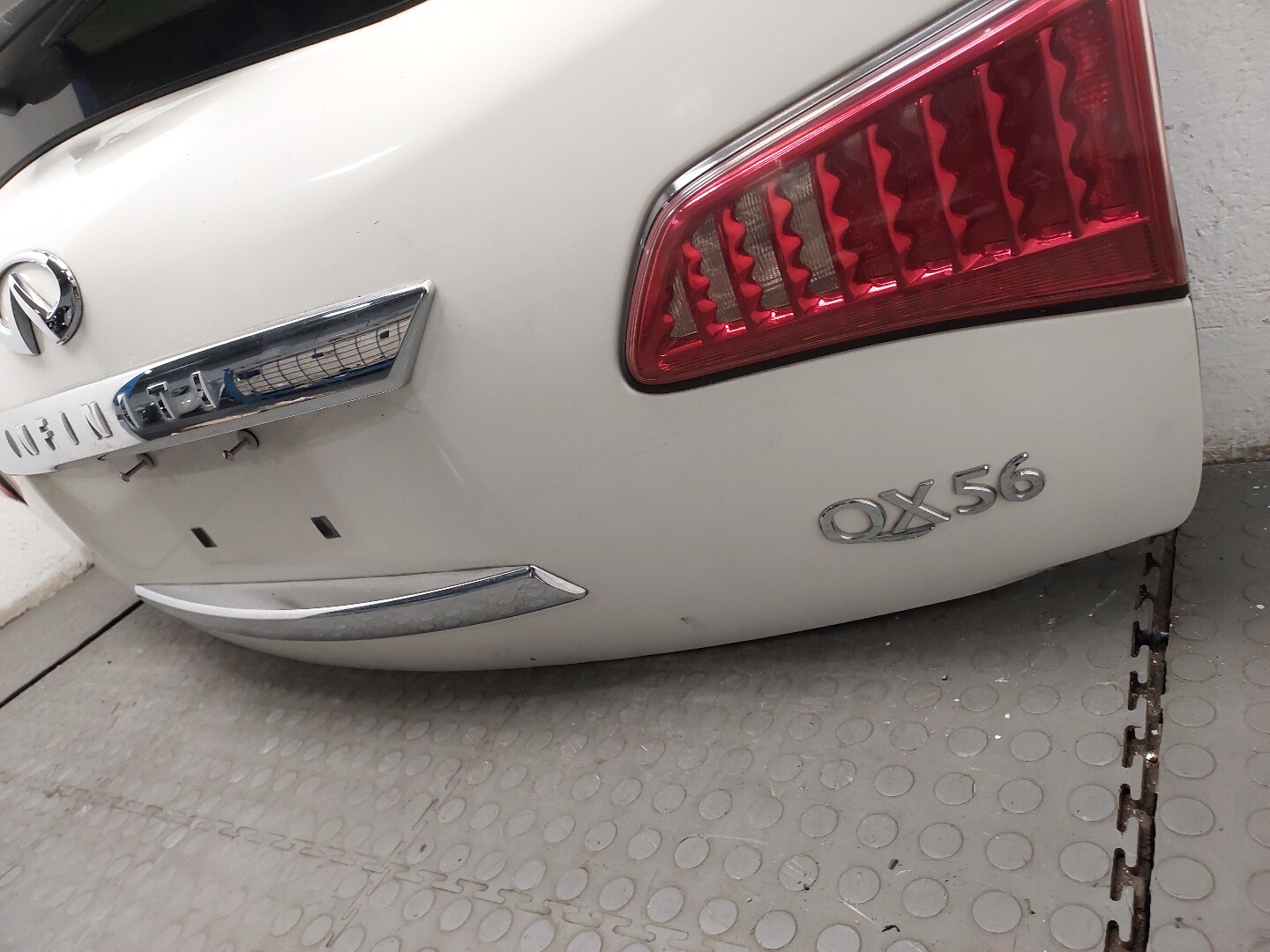 Дверь багажника