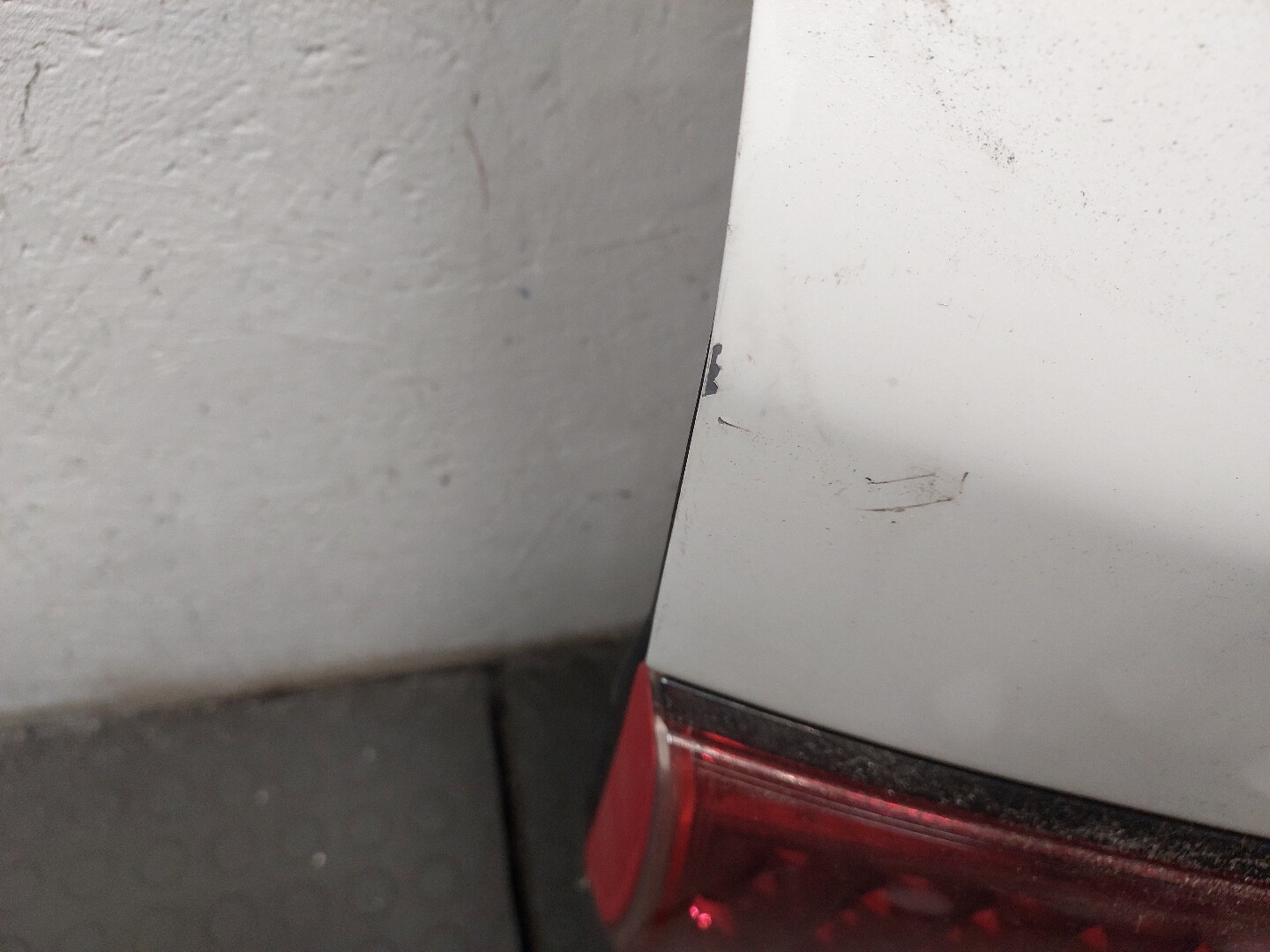 Дверь багажника